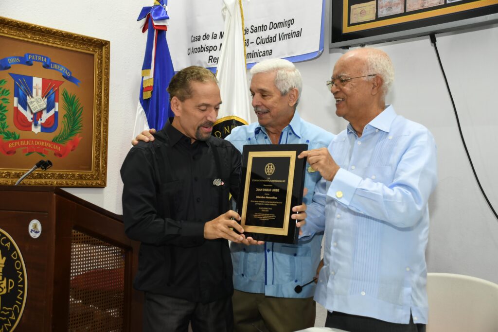Presidente de Efemérides Patrias recibe distinción de la Sociedad Numismática Dominicana