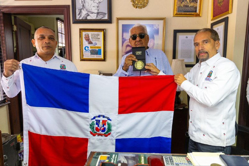 En 60 aniversario de la Revolución Constitucionalista Efemérides Patrias entrega medalla a Euclides Gutiérrez Félix