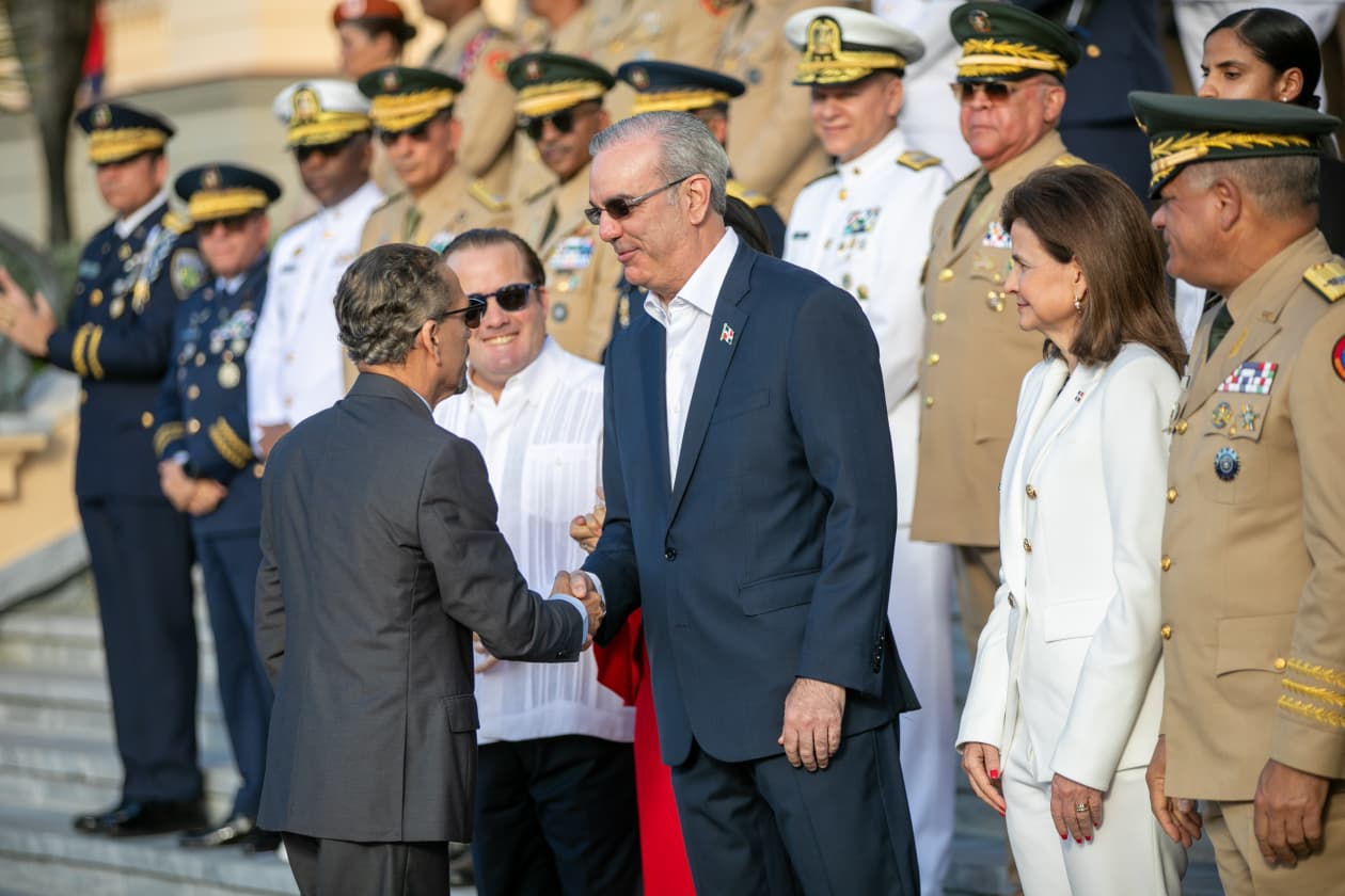 Presidente Abinader encabeza solemne acto con motivo del Día de la Bandera Nacional