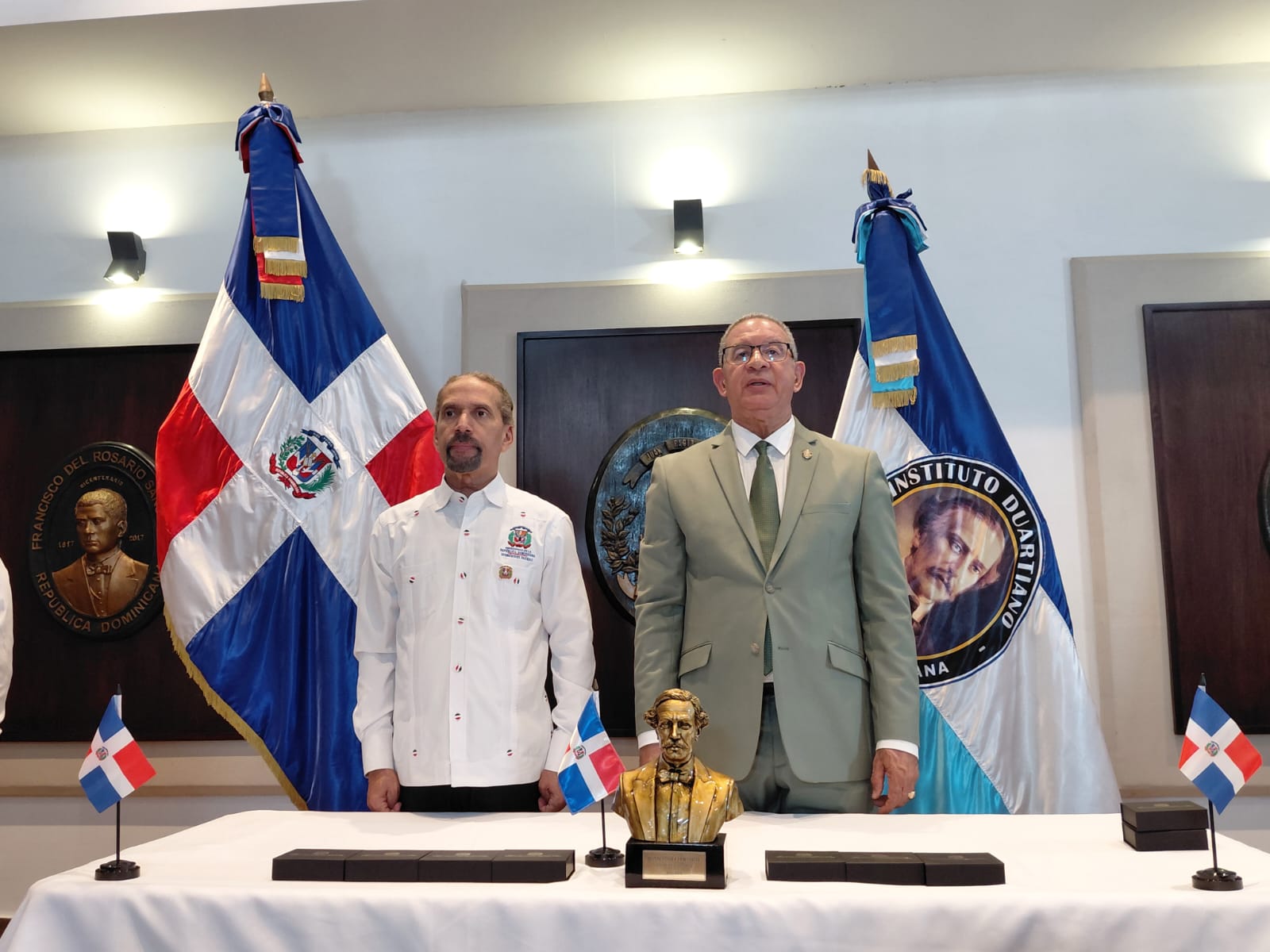 Efemérides Patrias y el Instituto Duartiano en reunión solemne por el sesquicentenario de Juan Pablo Duarte