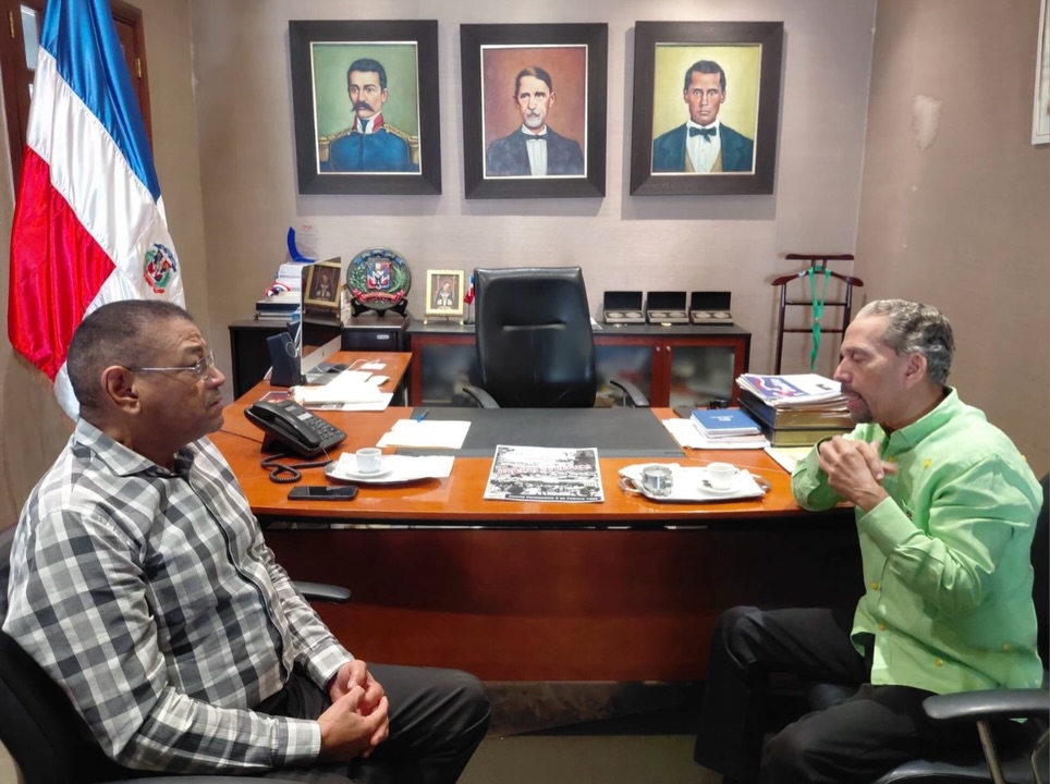 Agradable y productivo encuentro con el Dr. Henry Blanco vicepresidente y director de educación del PRD