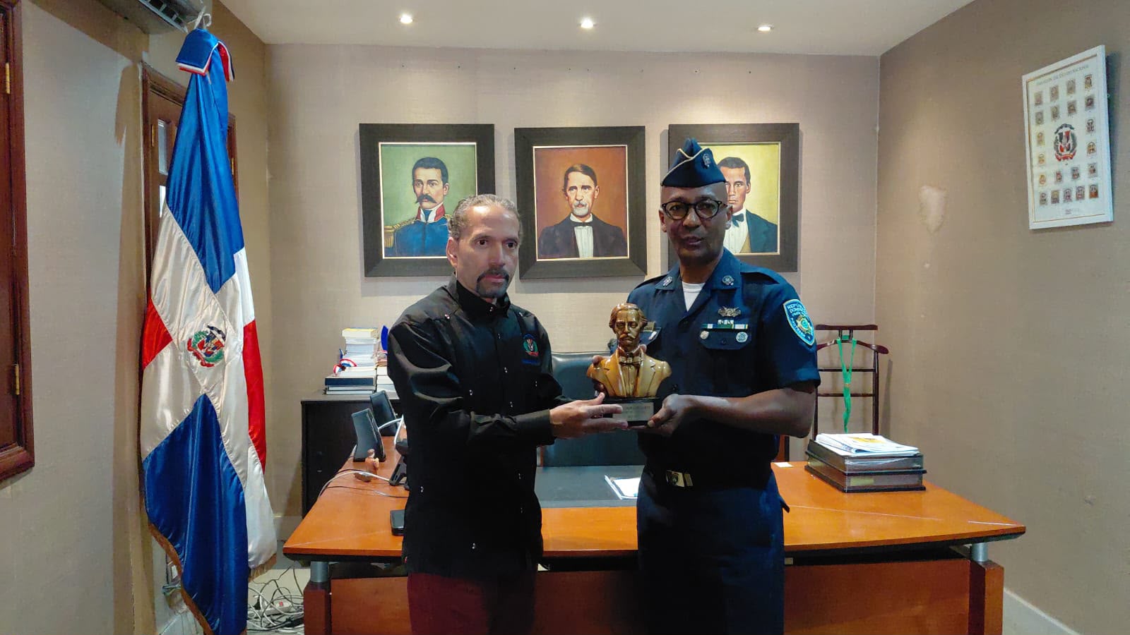 Reunión con el General de la Policía Nacional, Santos Guzmán Amparo.