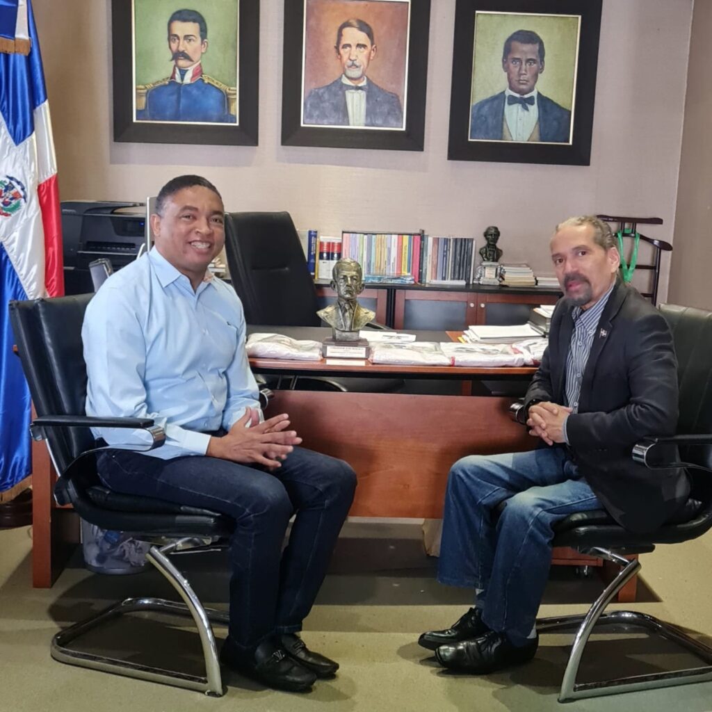 Presidente de Efemérides Patrias se reúne con el senador Iván Lorenzo