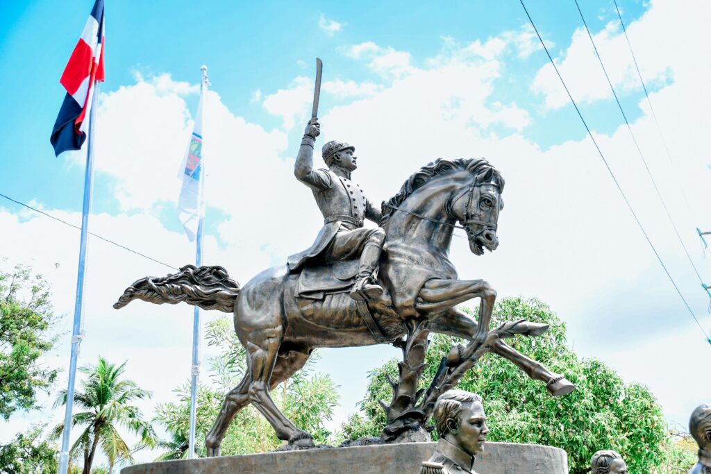 Efemérides Patrias llama a celebrar la Restauración de la República y la juramentación presidencial