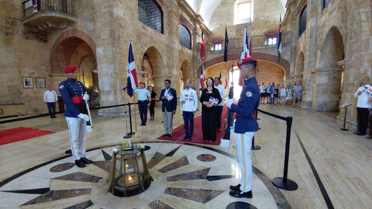 Efemérides Patrias celebra el 204 aniversario de la Independencia Efímera