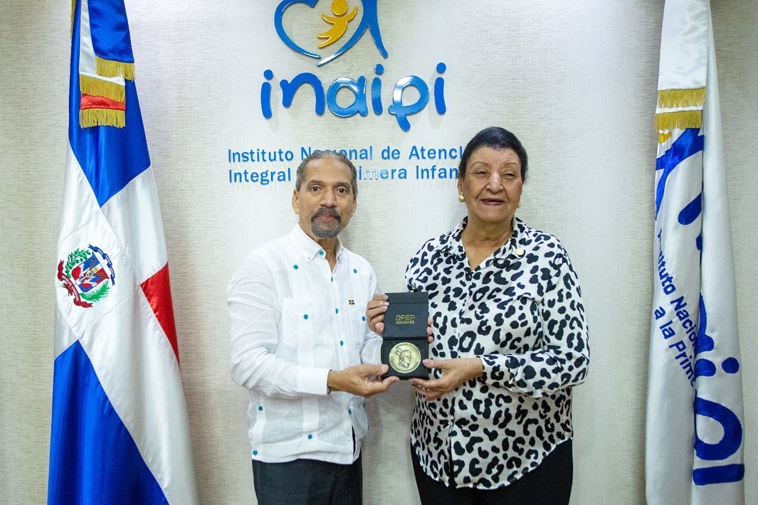  Presidente de CPEP, Juan Pablo Uribe, reconoce directora ejecutiva del INAIPI